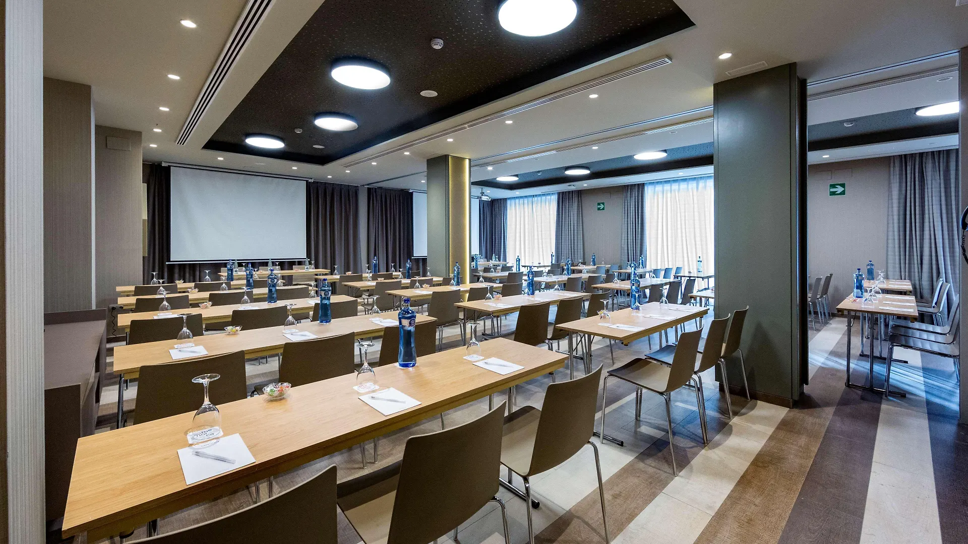 Catalonia Granada Hotell 4*,